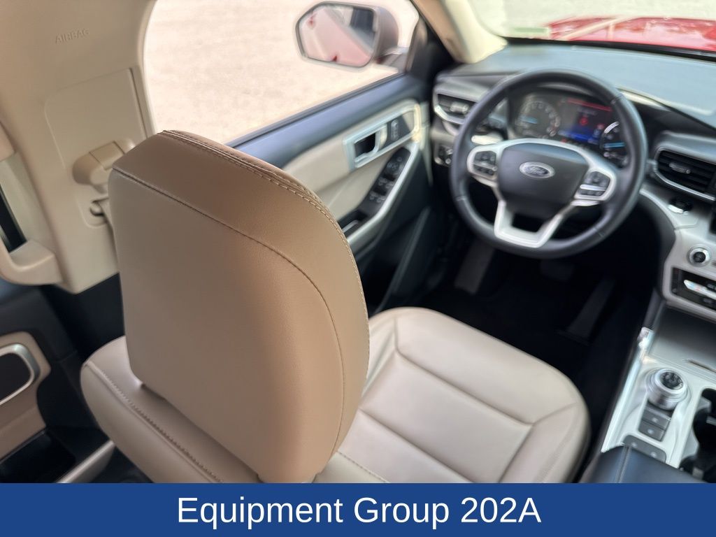 2023 Ford Explorer XLT photo 14