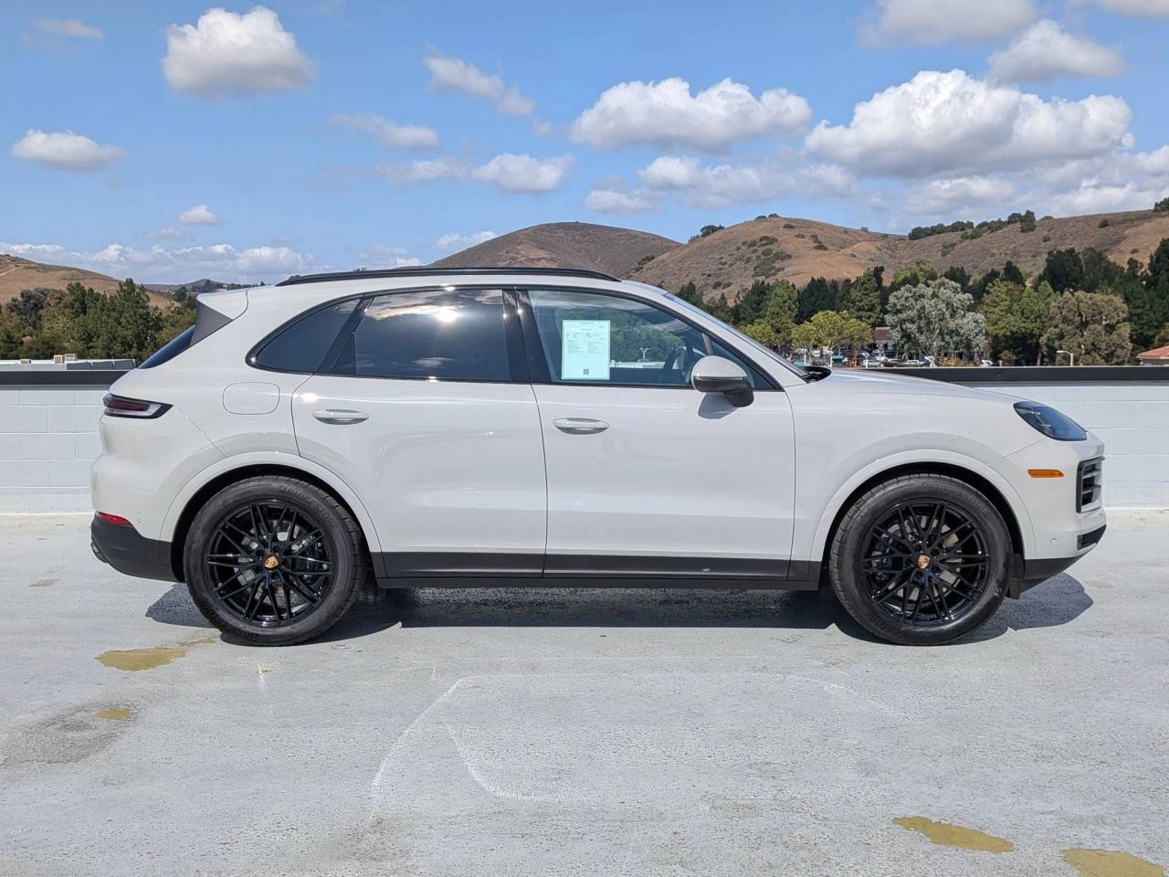 2025 Porsche Cayenne Base photo 7