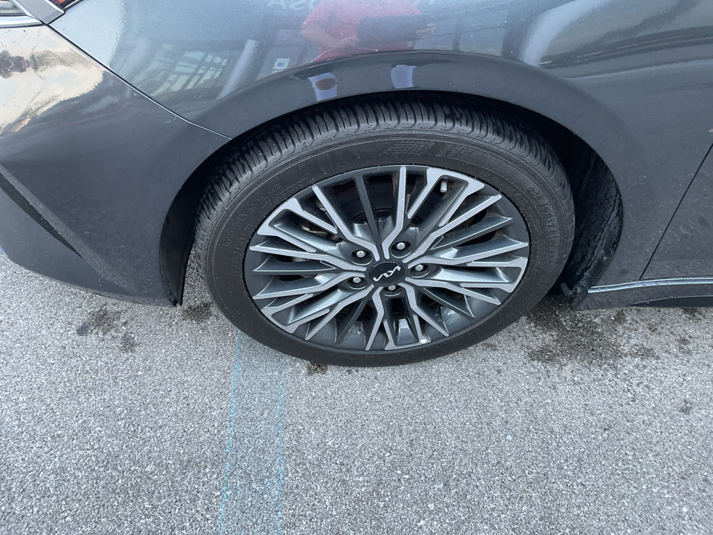 2024 Kia Forte GT-Line photo 4