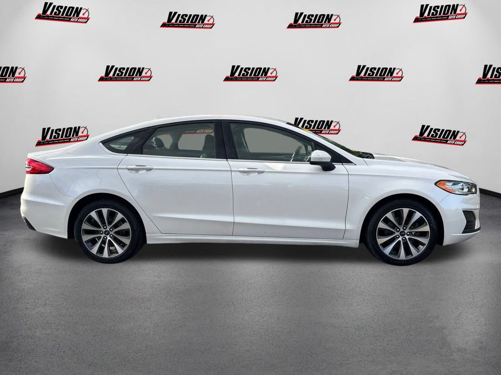 2020 Ford Fusion SE photo 4