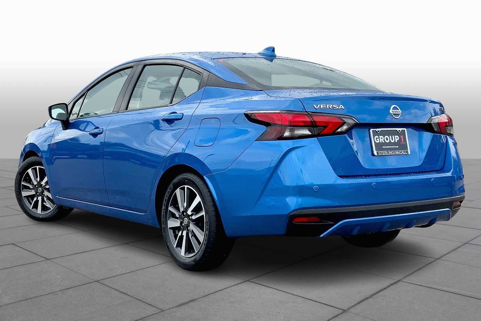 2021 Nissan Versa SV photo 9