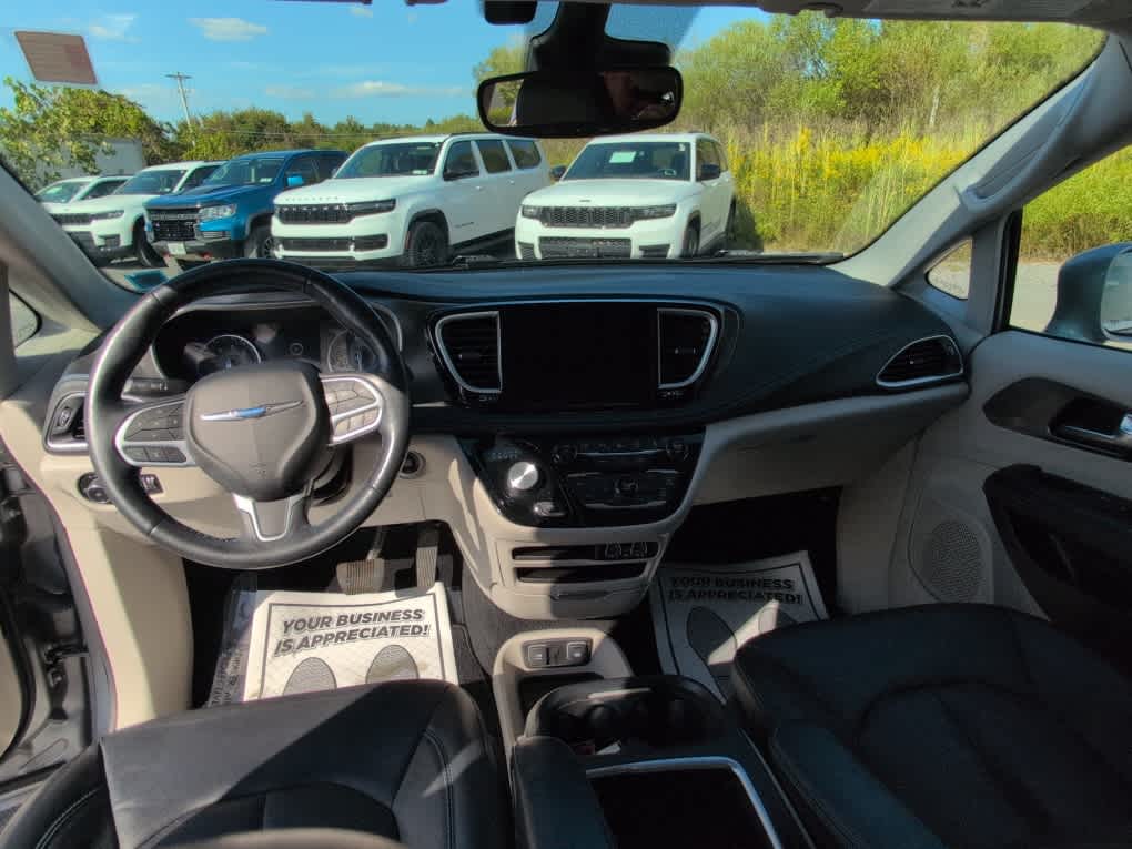 2021 Chrysler Pacifica Touring L photo 12