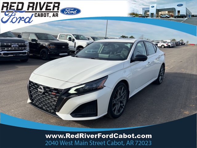 2023 Nissan Altima SR's photo