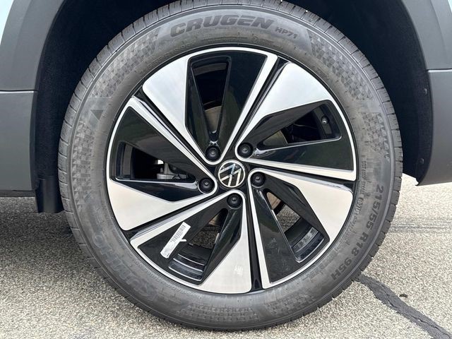 2025 Volkswagen Taos SE photo 4