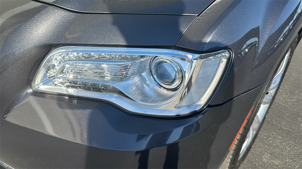 2018 Chrysler 300 Limited photo 3