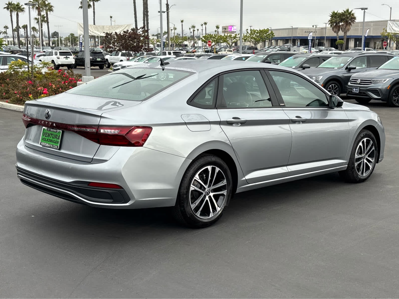 2025 Volkswagen Jetta Sport photo 3