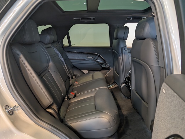 2025 Land Rover Range Rover Sport SE photo 21