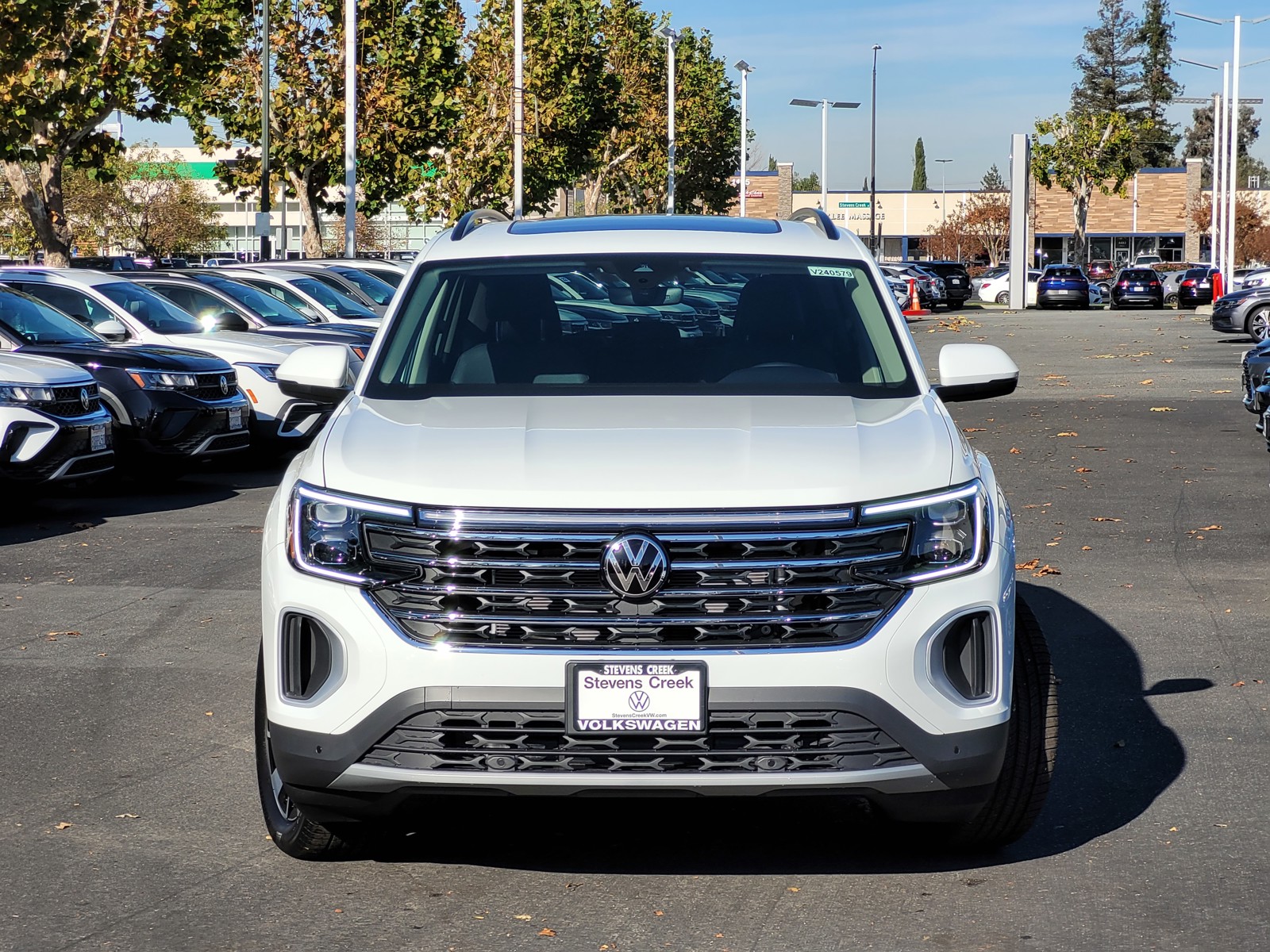 2024 Volkswagen Atlas SE Technology photo 2