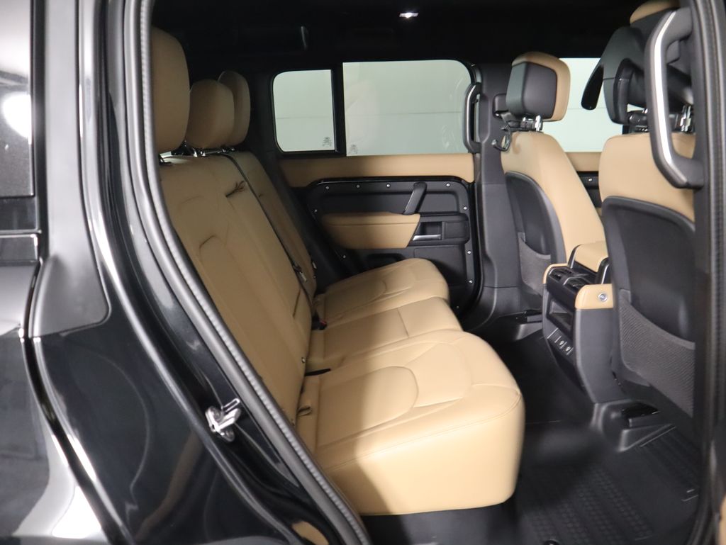 2025 Land Rover Defender 110 S photo 21