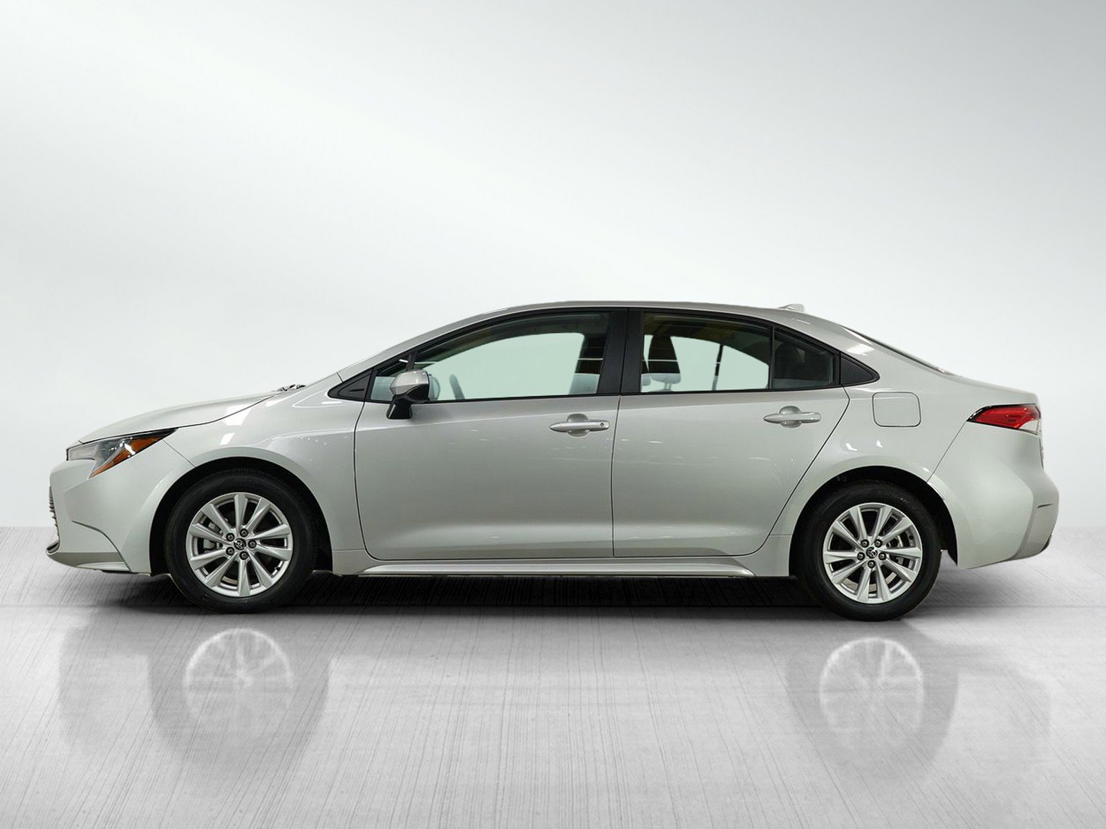 Used 2025 Toyota Corolla LE with VIN 5YFB4MDE5SP232760 for sale in Bloomington, Minnesota
