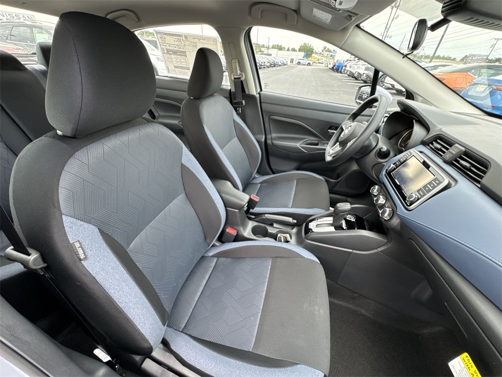 2025 Nissan Versa 1.6 SV photo 23