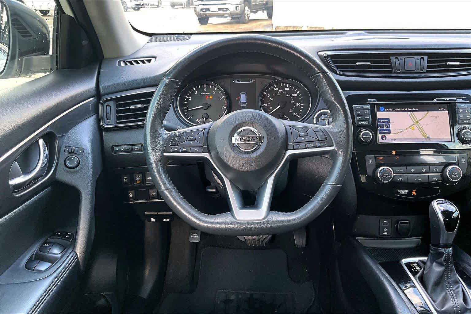 2017 Nissan Rogue SV photo 4