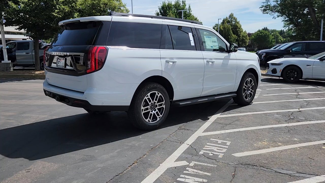 2025 Ford Expedition photo 9