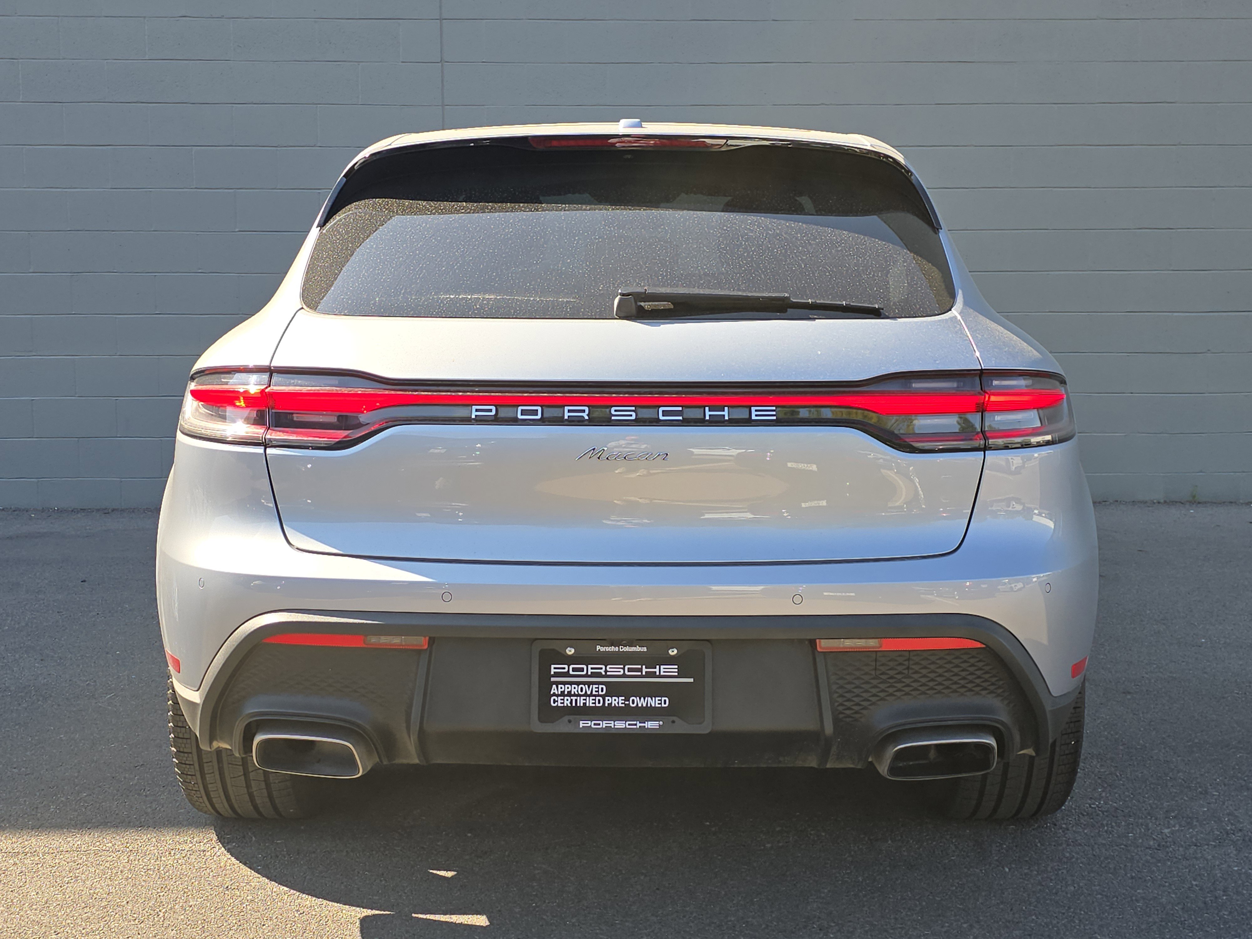 2025 Porsche Macan T photo 2