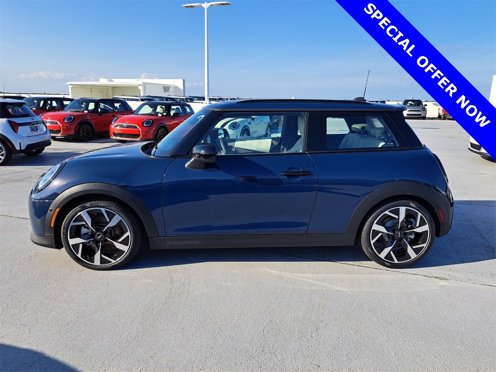 2025 Mini Cooper 2 Door Hardtop Signature photo 6