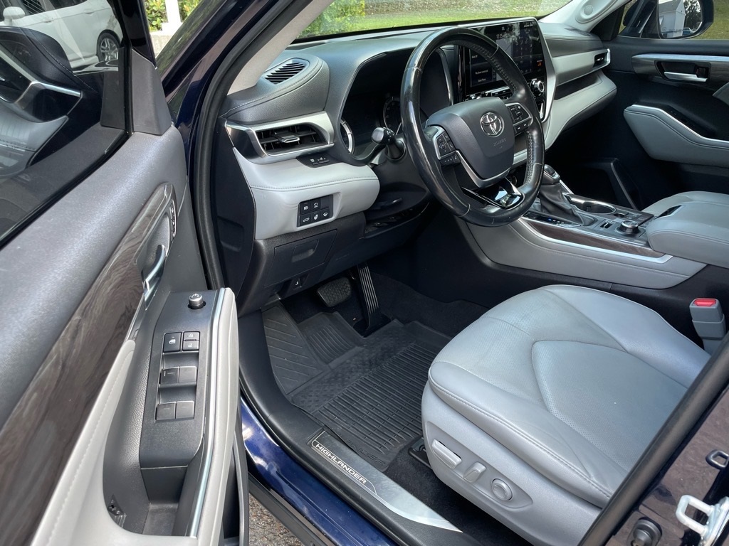 2021 Toyota Highlander Platinum photo 4
