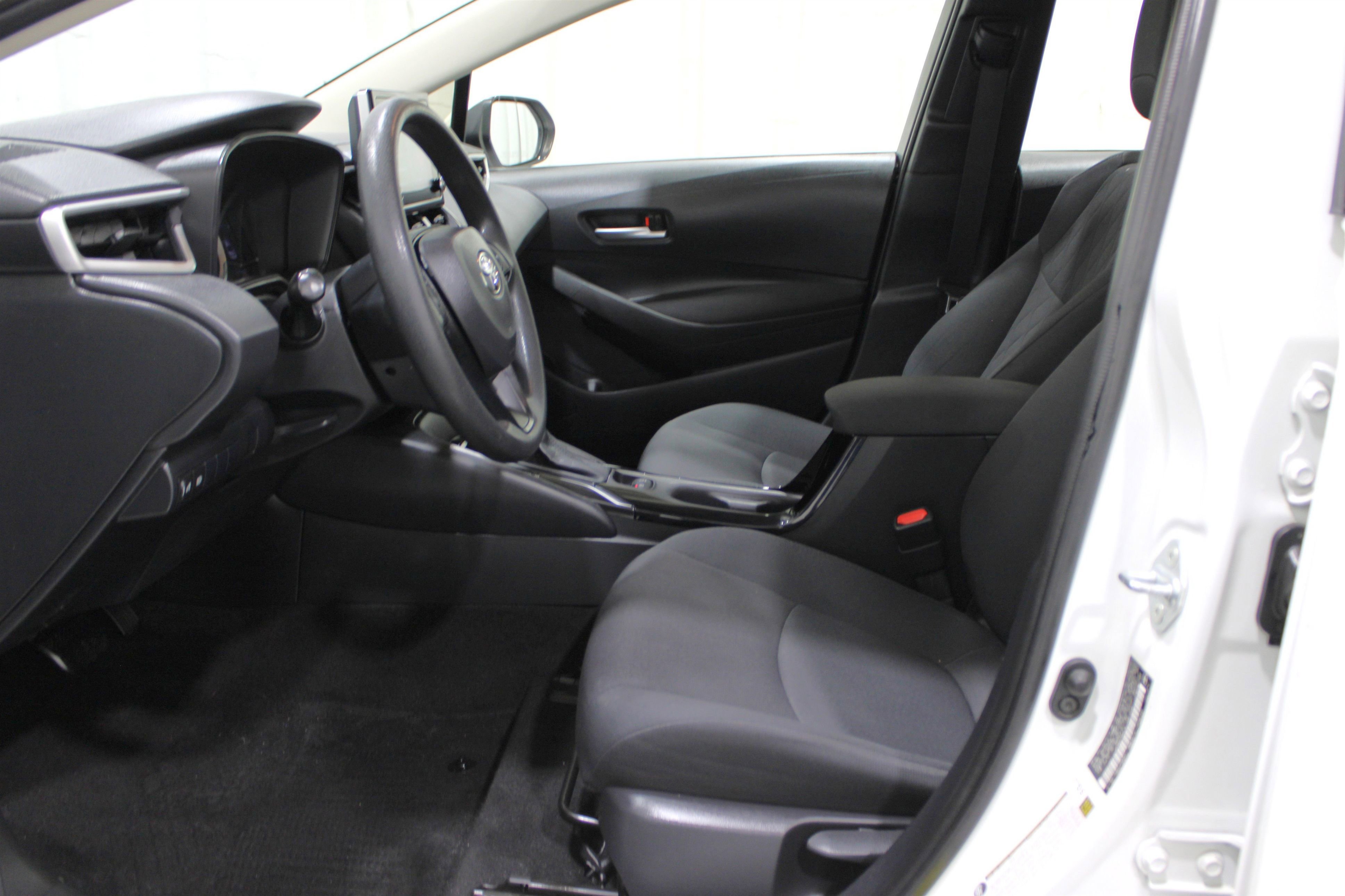 2020 Toyota Corolla LE photo 3