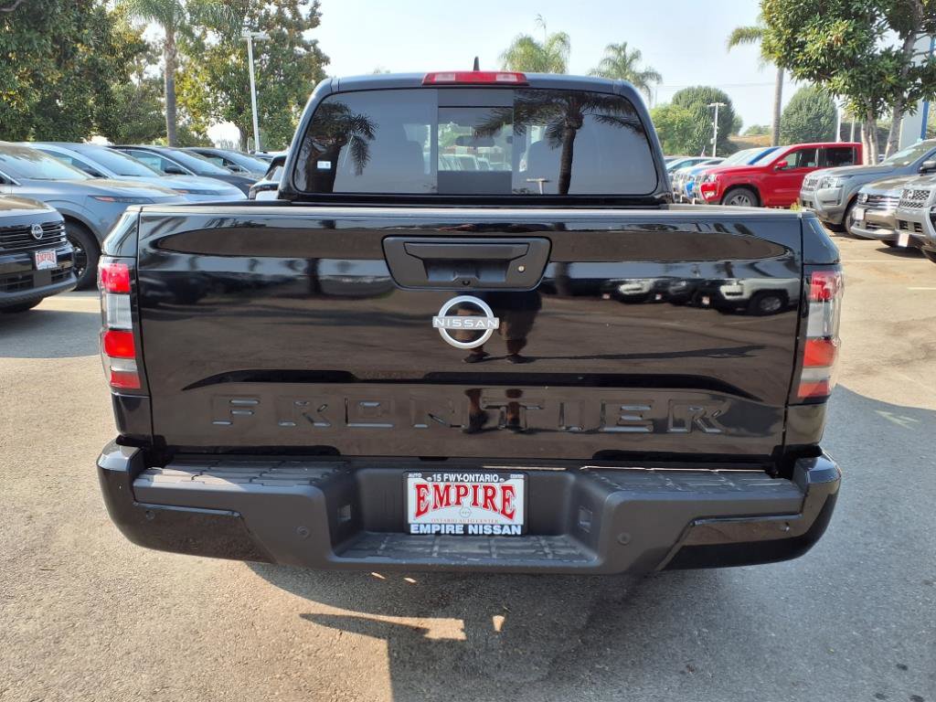 2025 Nissan Frontier SV photo 2