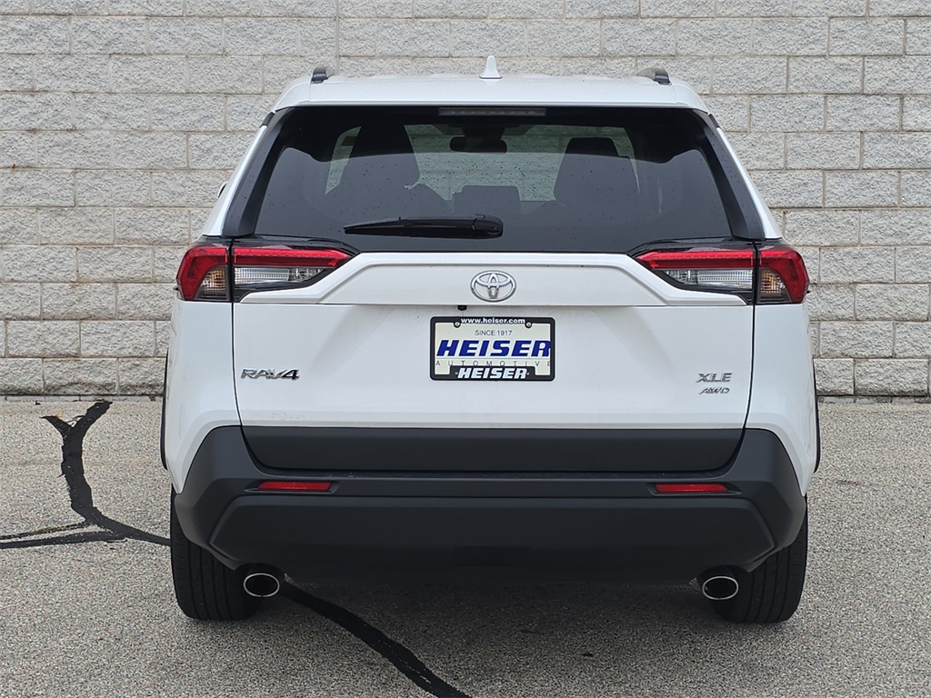2024 Toyota RAV4 XLE photo 12