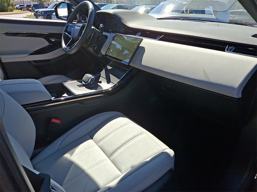 2026 Land Rover Range Rover Evoque S photo 4