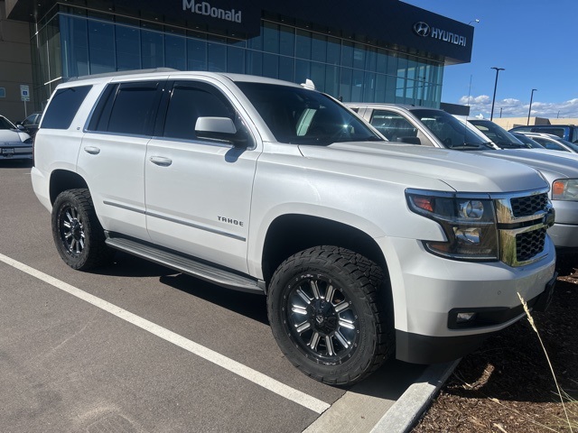 2016 Chevrolet Tahoe LT photo 2