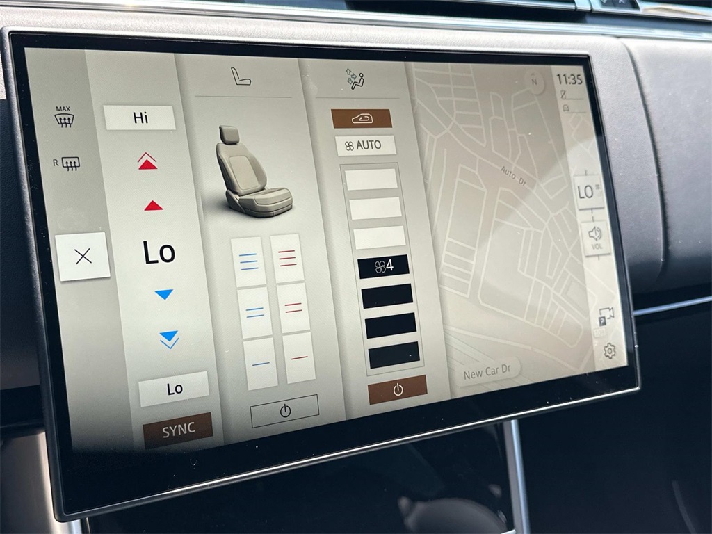 2025 Land Rover Range Rover SE photo 5