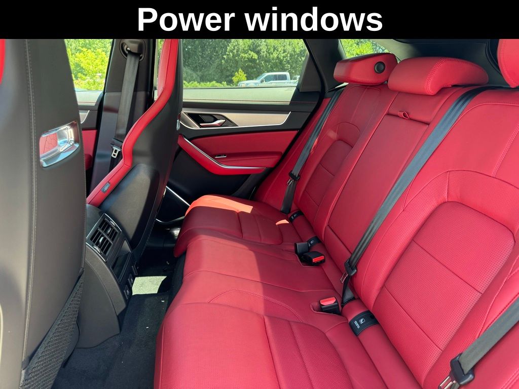 2025 Jaguar F-PACE P250 R-Dynamic S photo 7