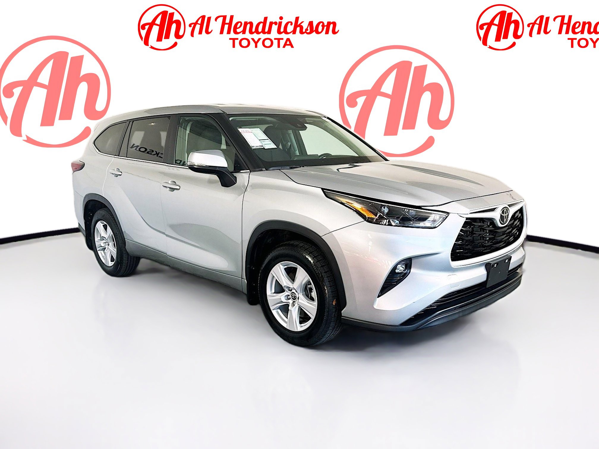 2024 Toyota Highlander LE's photo