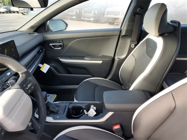 2025 Kia K4 GT-Line Turbo photo 8