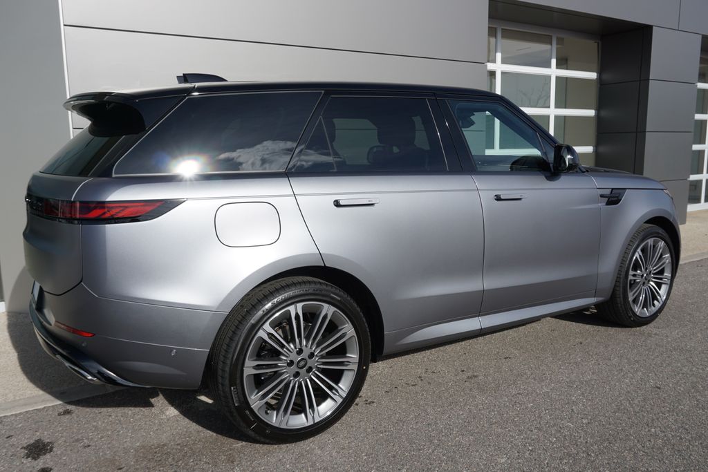 2025 Land Rover Range Rover Sport SE photo 4
