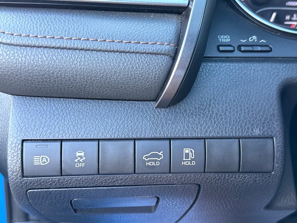 2019 Toyota Camry SE XLE photo 7