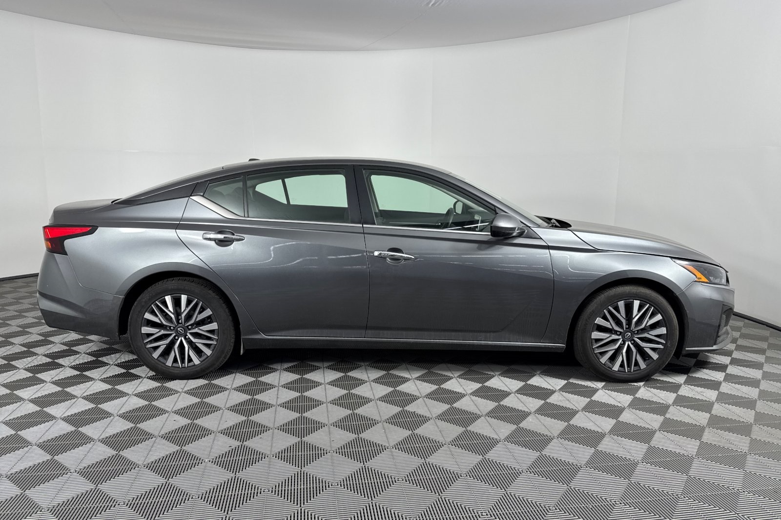 2023 Nissan Altima 2.5 SV photo 2