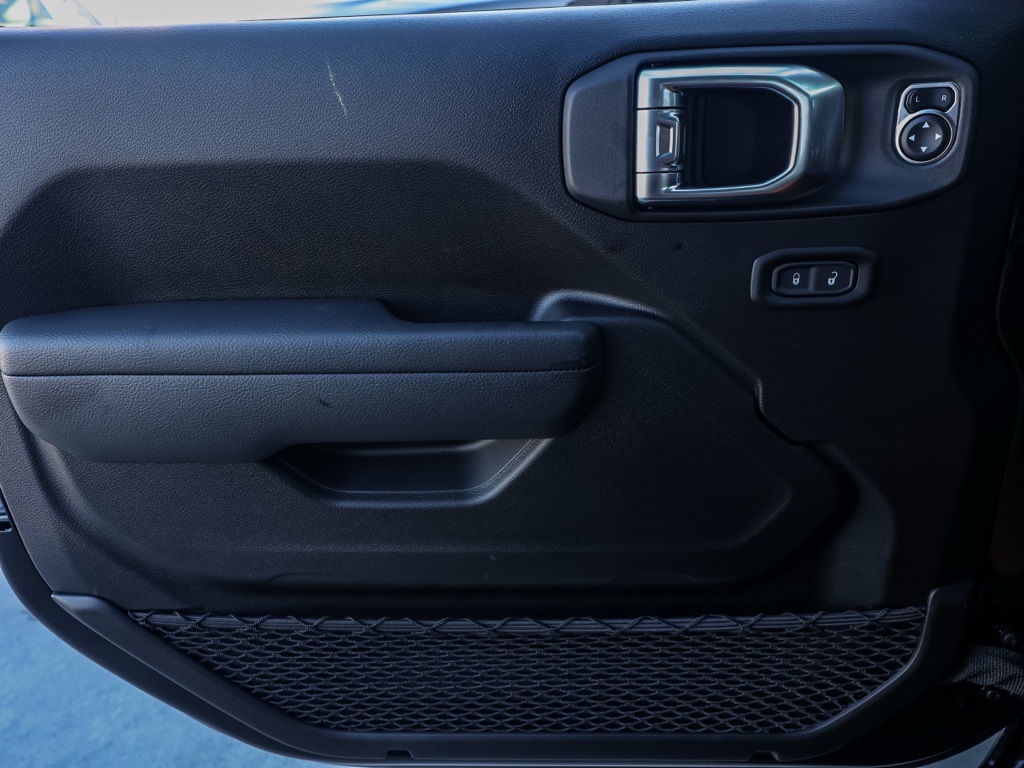 New 2026 Black Clear-Coat Exterior Paint Jeep Rubicon image 21