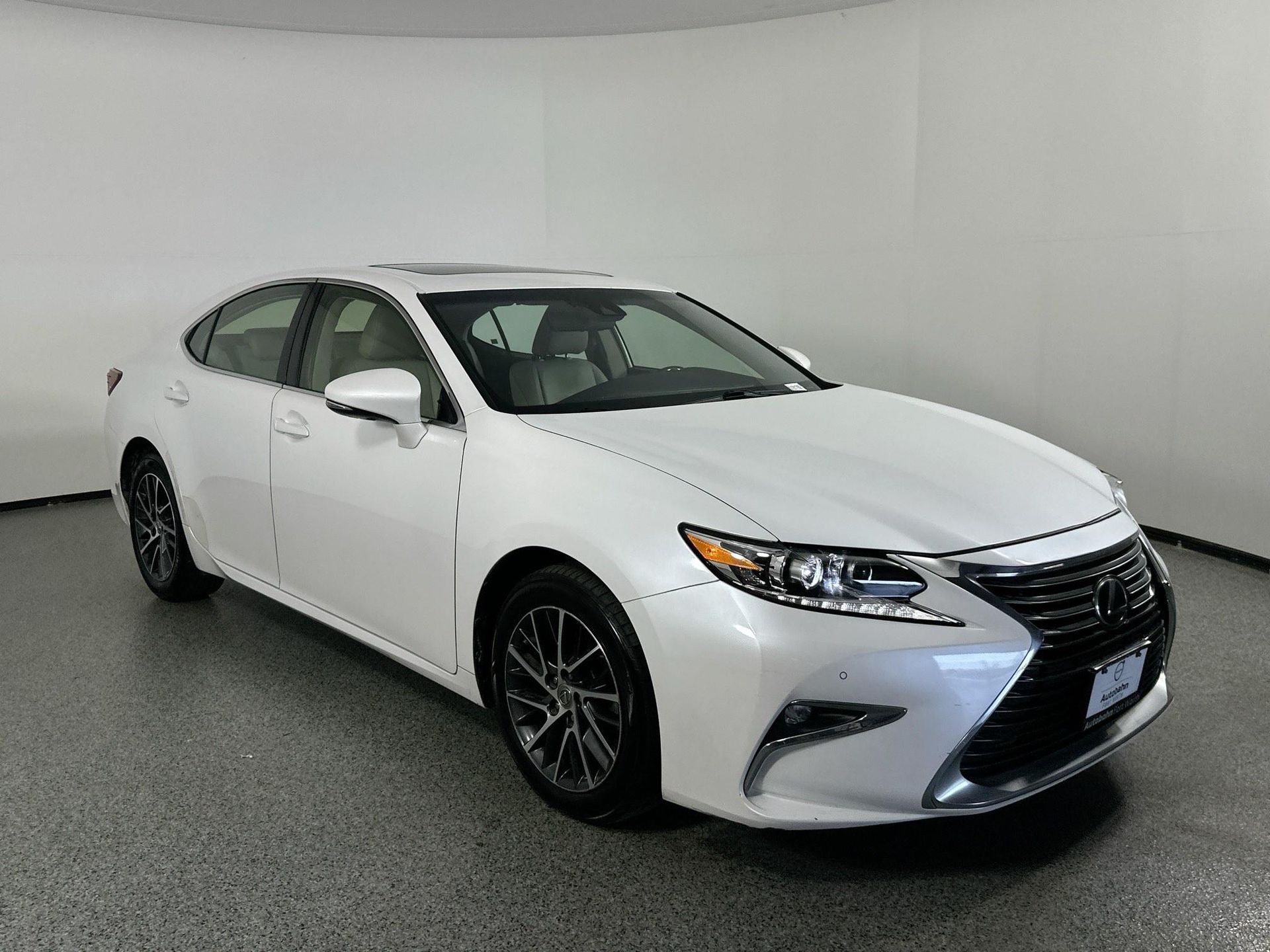 2016 Lexus ES 350 photo 3