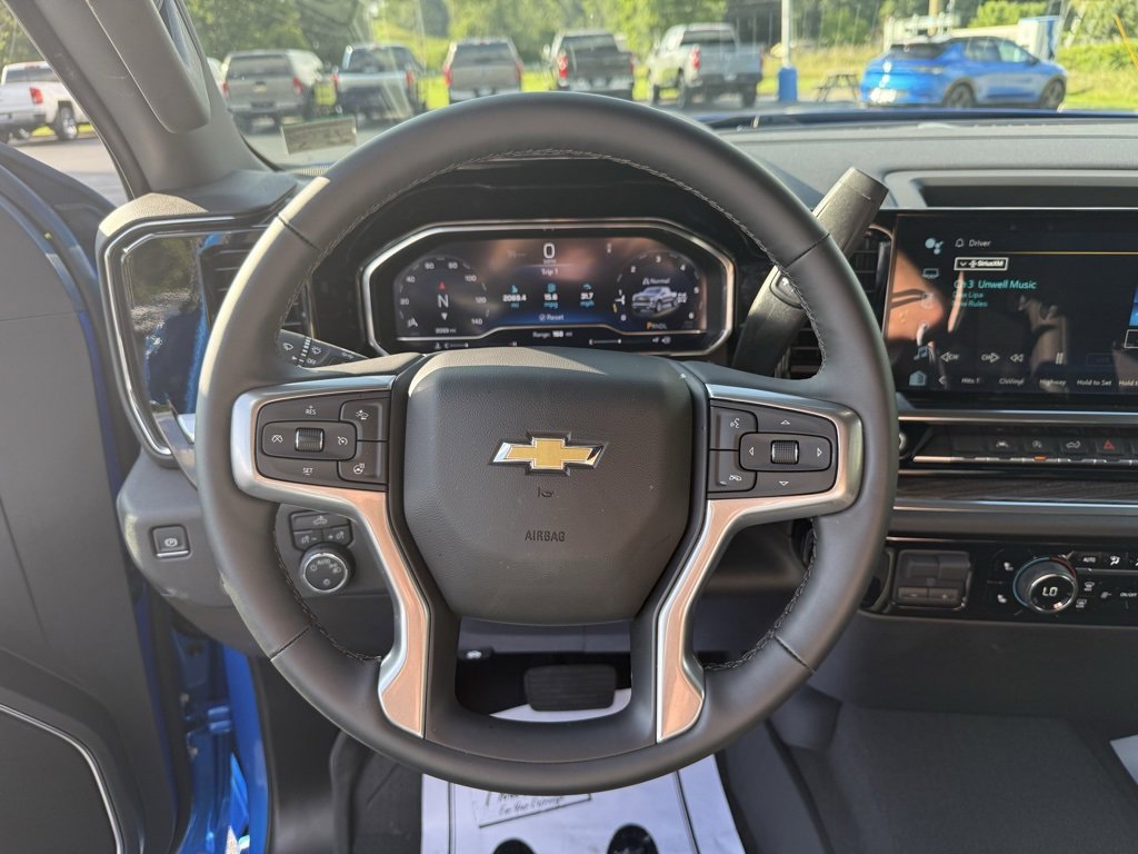 2025 Chevrolet Silverado 1500 LT photo 2