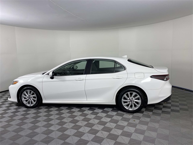 2022 Toyota Camry LE photo 4