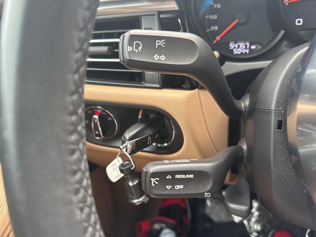 2019 Porsche Macan Base photo 26