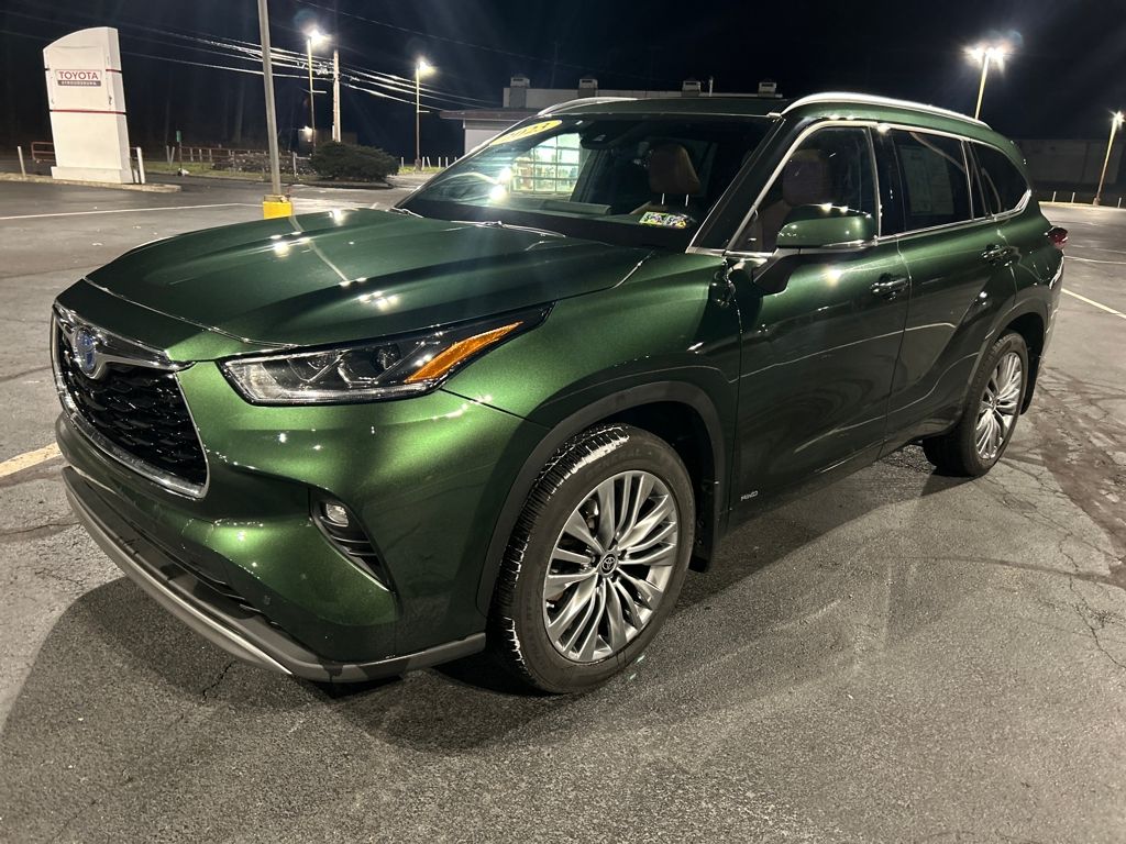 2023 Toyota Highlander Platinum's photo