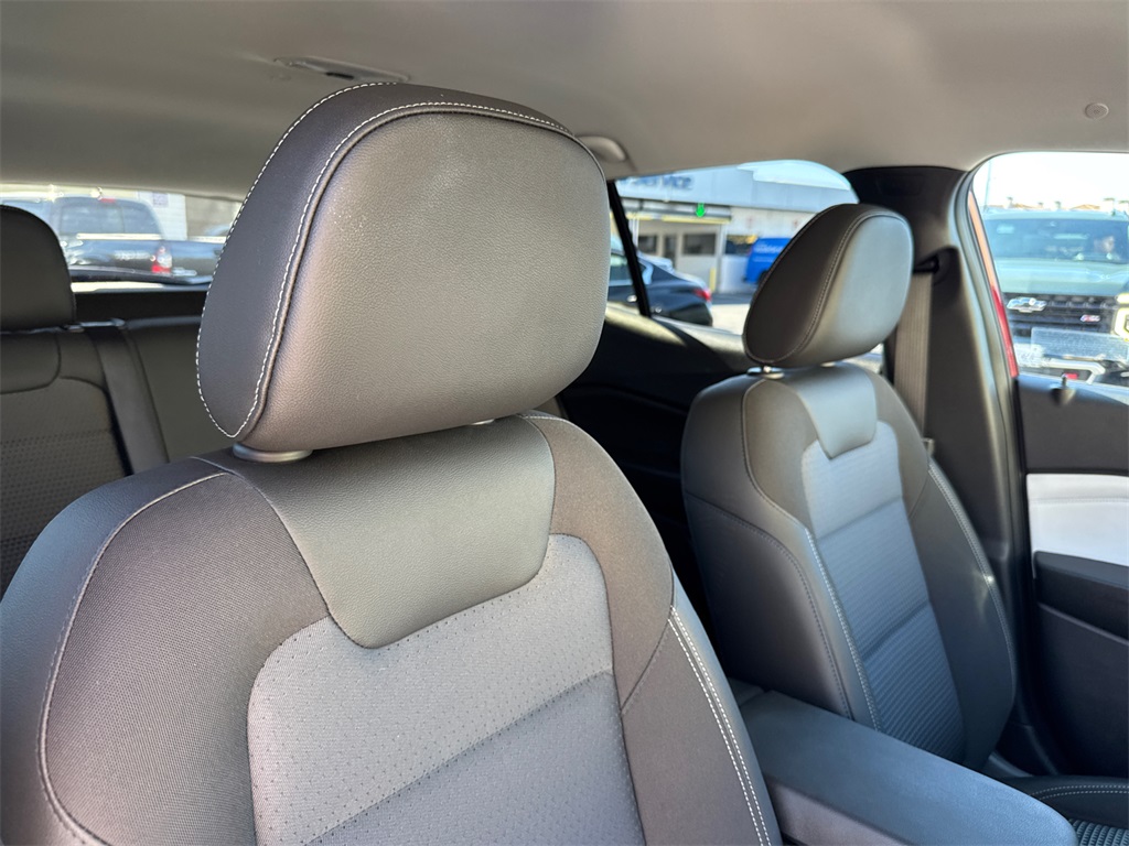 2025 Chevrolet Trax LT photo 12