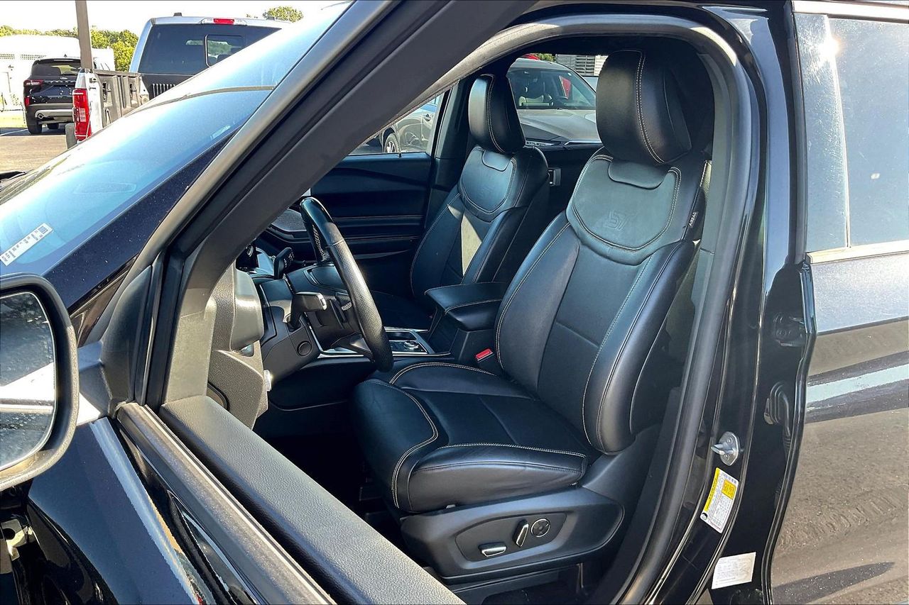 2020 Ford Explorer ST photo 16