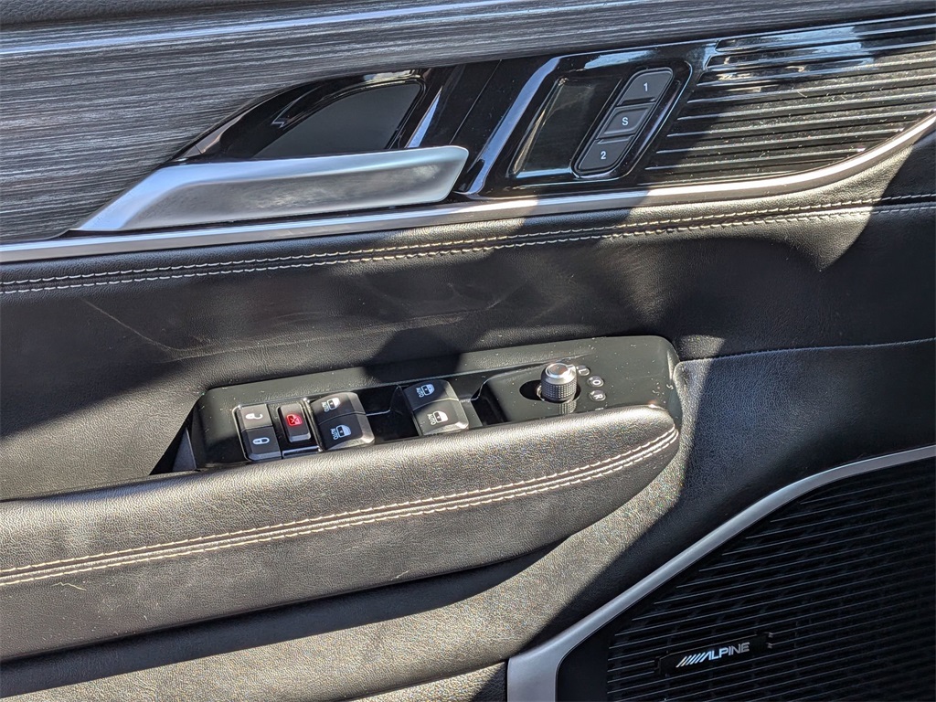 2024 Jeep Wagoneer L Series III photo 11
