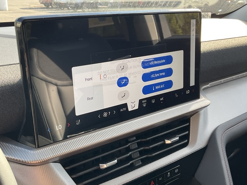 2025 Ford Explorer photo 4