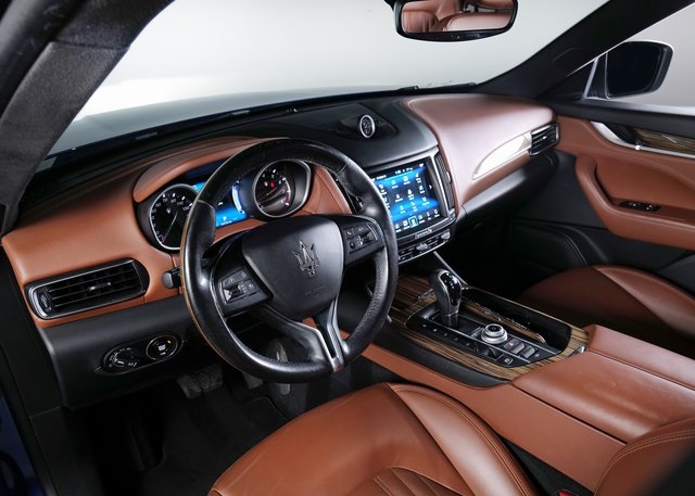 2017 Maserati Levante Base photo 16