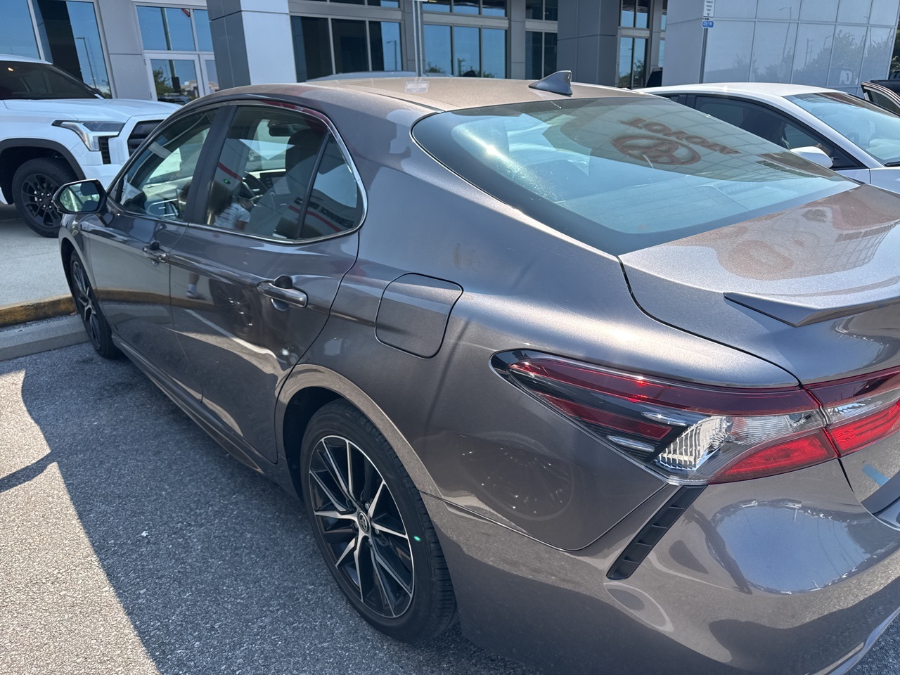2021 Toyota Camry SE photo 8