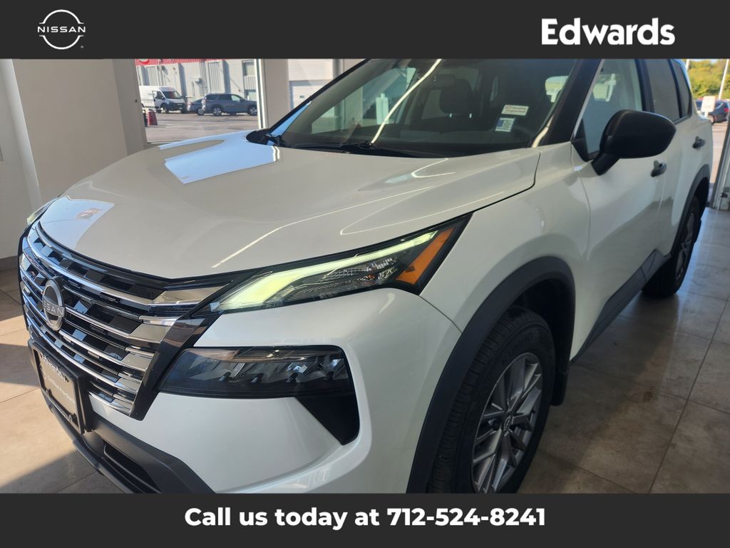 2025 Nissan Rogue S AWD photo 4