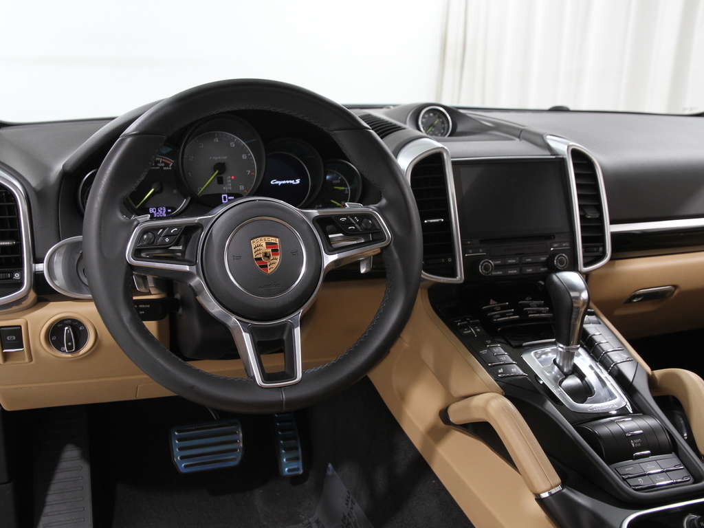 2018 Porsche Cayenne Platinum Edition photo 3