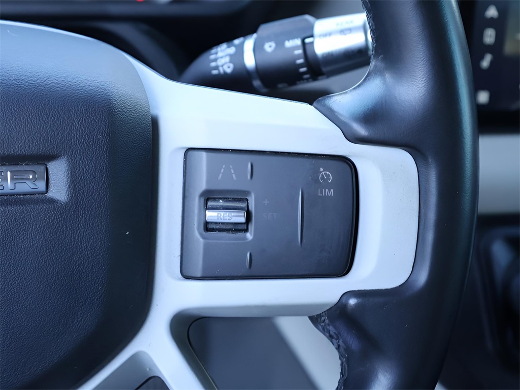 2022 Land Rover Defender 110 SE photo 26