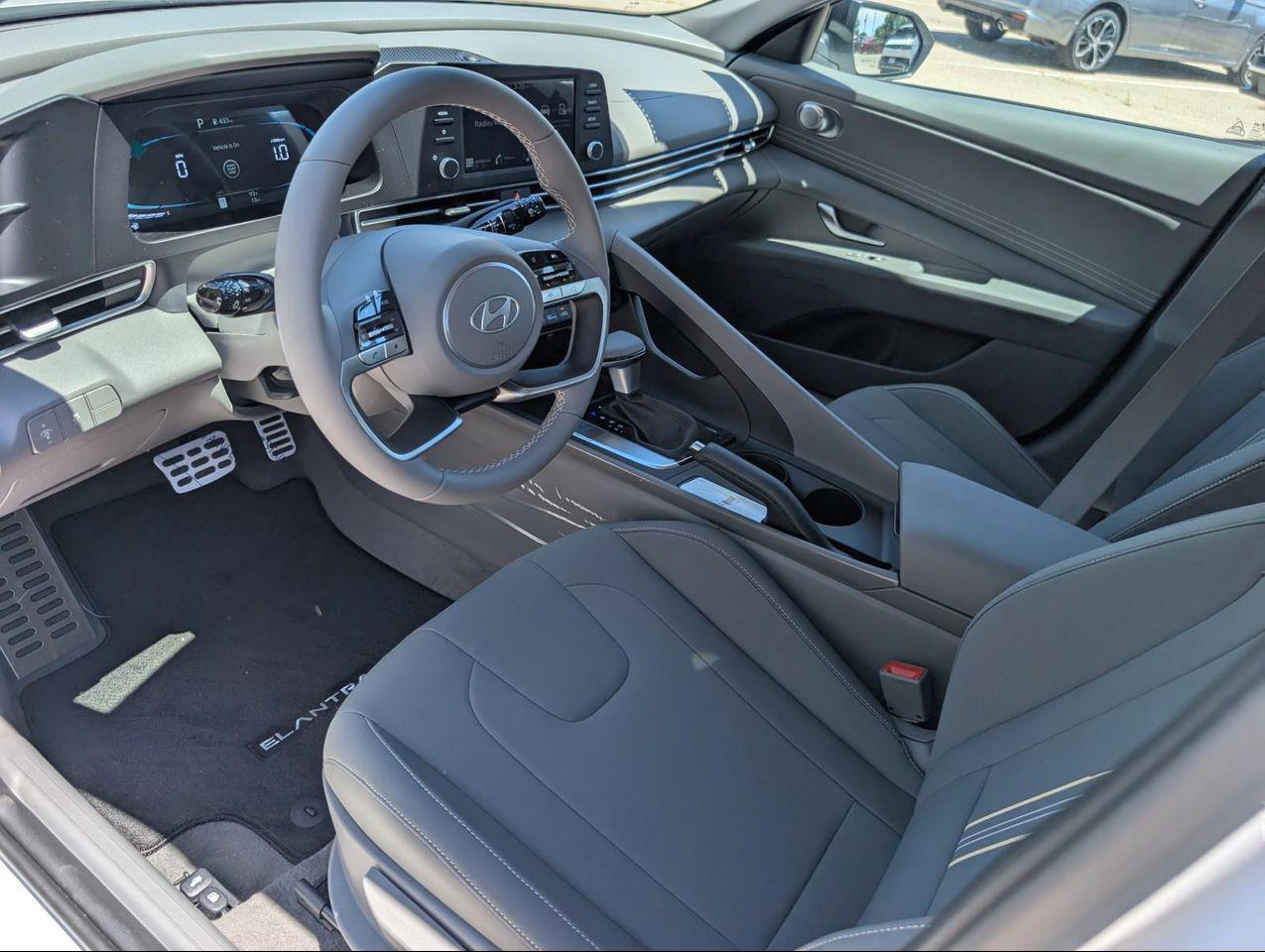 2025 Hyundai Elantra SEL Sport photo 9
