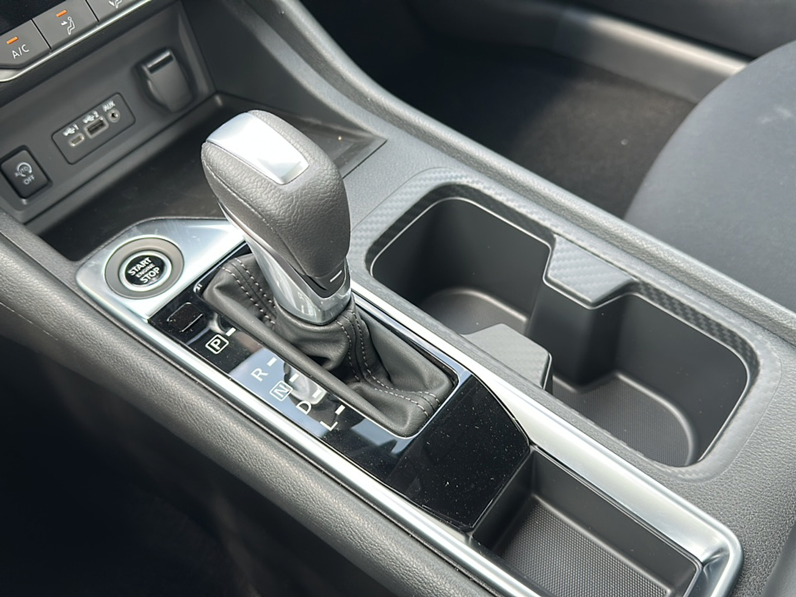 2025 Nissan Sentra SV photo 7