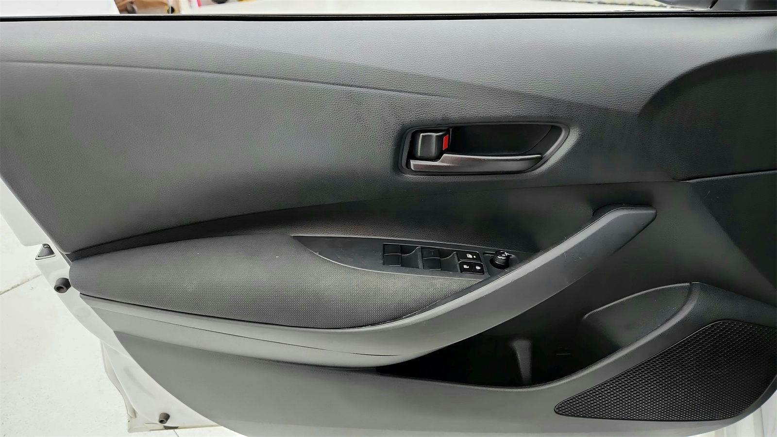 2024 Toyota Corolla LE photo 31